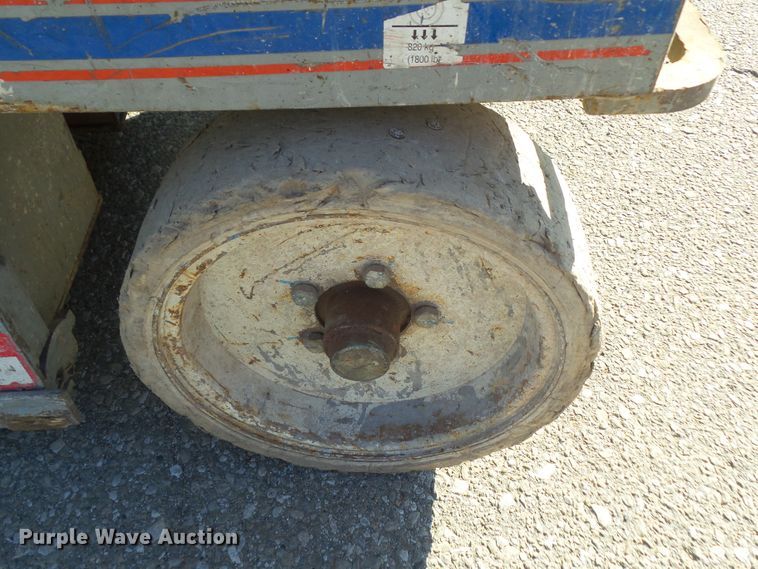 image for item HF9653 2008 Skyjack SJIII 3220  scissor lift