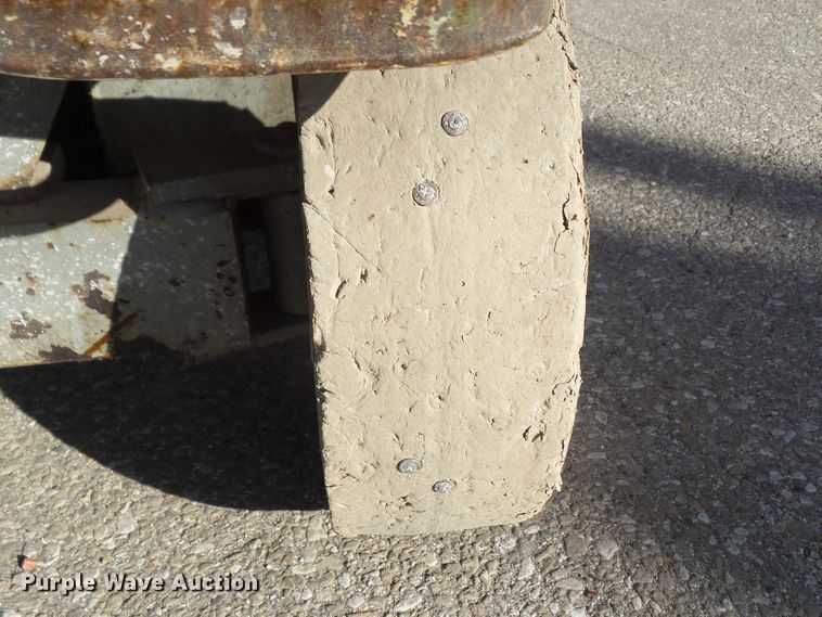 image for item HF9653 2008 Skyjack SJIII 3220  scissor lift