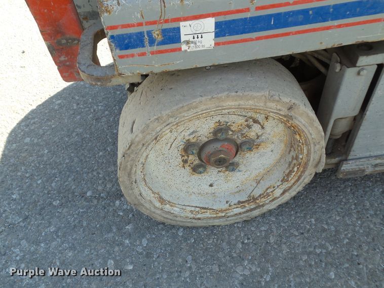 image for item HF9653 2008 Skyjack SJIII 3220  scissor lift