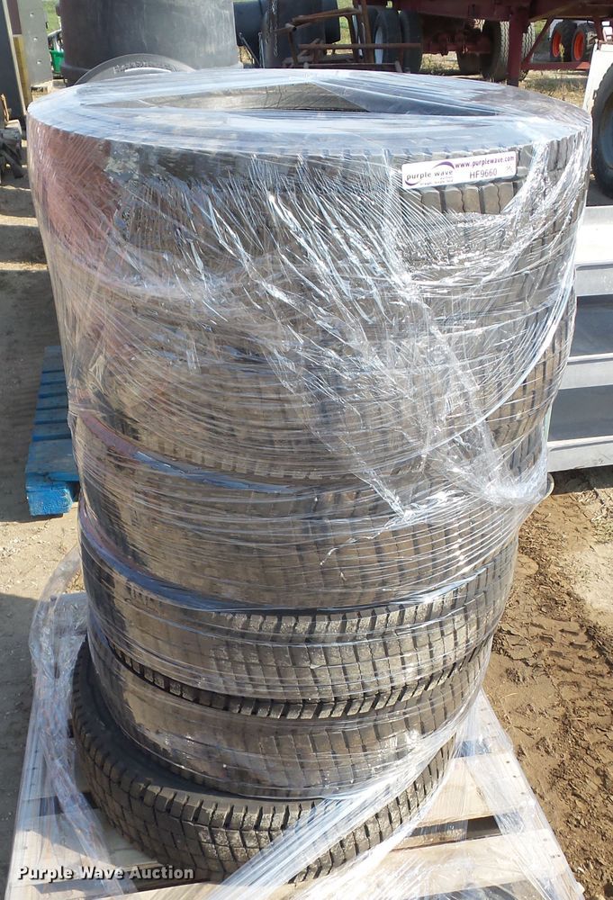 image for item HF9660 (6) Continental 225/70R19.5 Hybrid HD3 tires