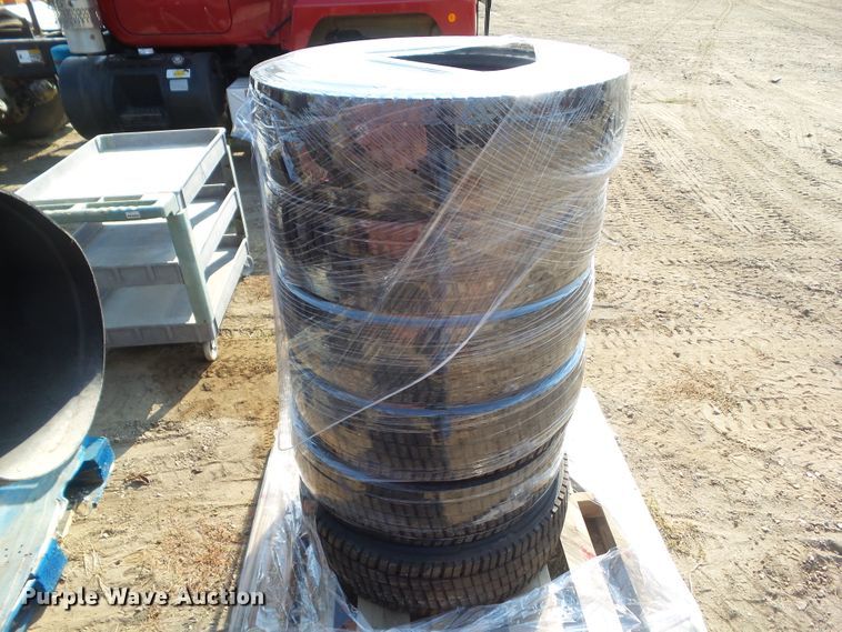 image for item HF9660 (6) Continental 225/70R19.5 Hybrid HD3 tires