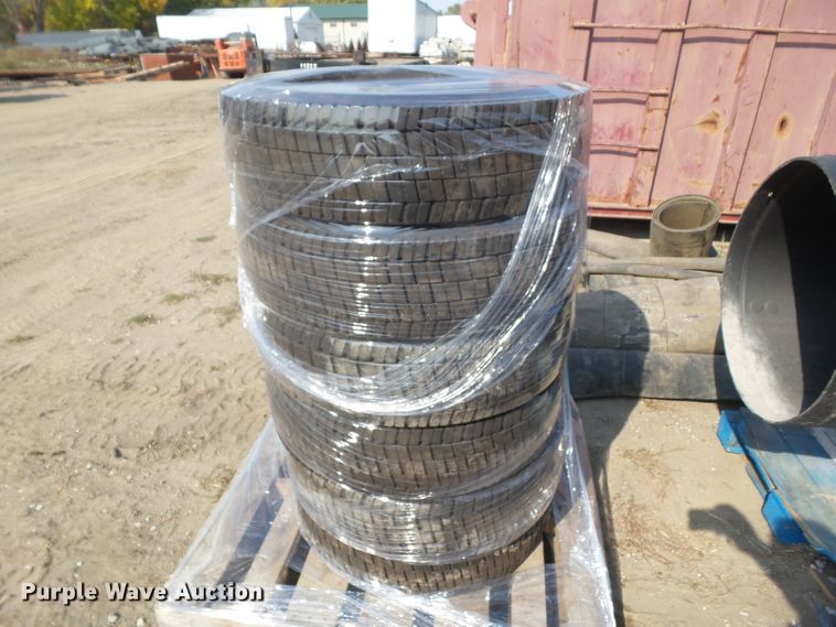 image for item HF9660 (6) Continental 225/70R19.5 Hybrid HD3 tires