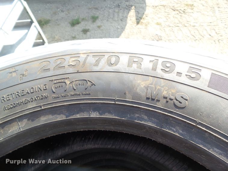 image for item HF9660 (6) Continental 225/70R19.5 Hybrid HD3 tires