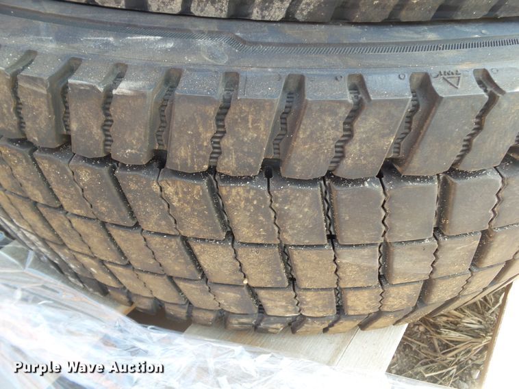 image for item HF9660 (6) Continental 225/70R19.5 Hybrid HD3 tires