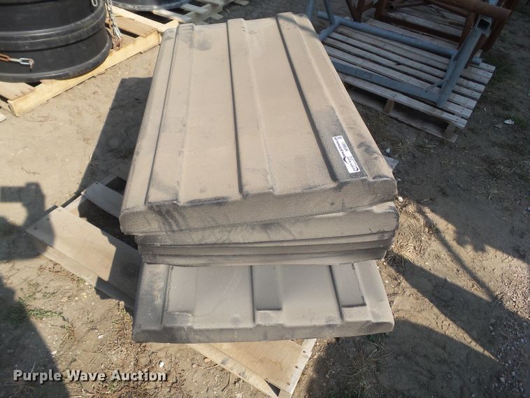 image for item HF9661 Approximately 18 truck fenders