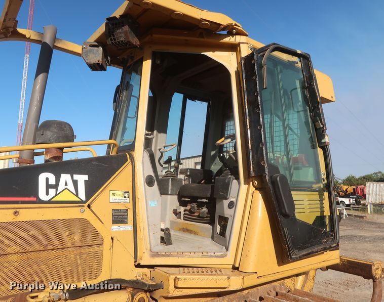 image for item HJ9430 2006 Caterpillar D5G  dozer