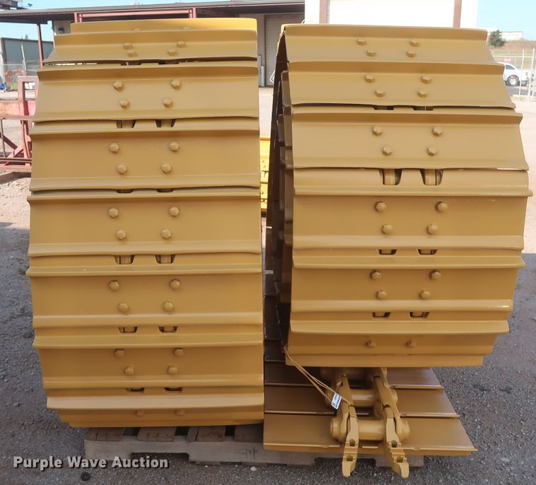 image for item HJ9440 Caterpillar D6T dozer tracks