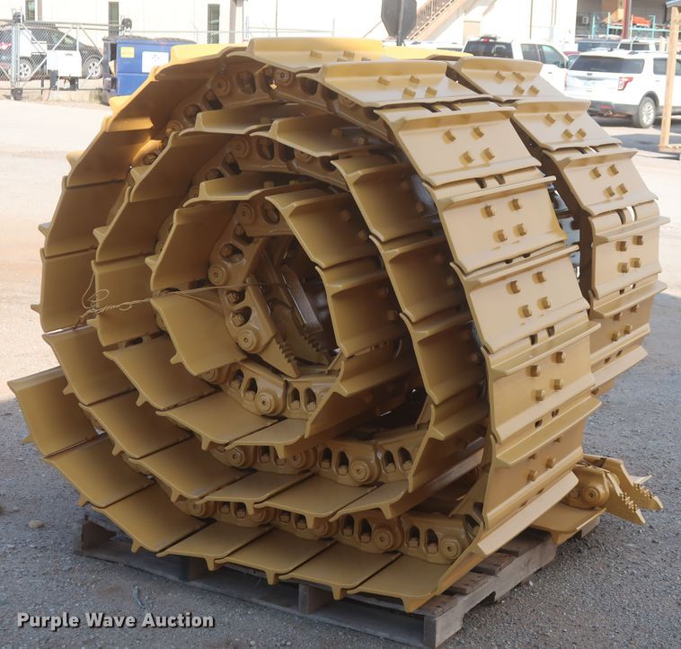 image for item HJ9440 Caterpillar D6T dozer tracks