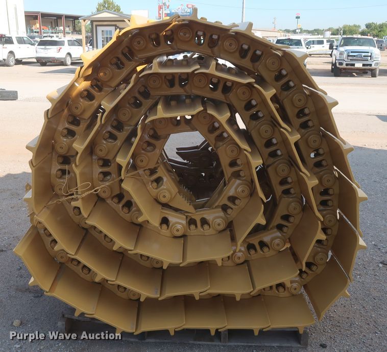 image for item HJ9440 Caterpillar D6T dozer tracks