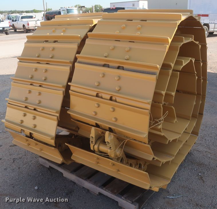 image for item HJ9440 Caterpillar D6T dozer tracks