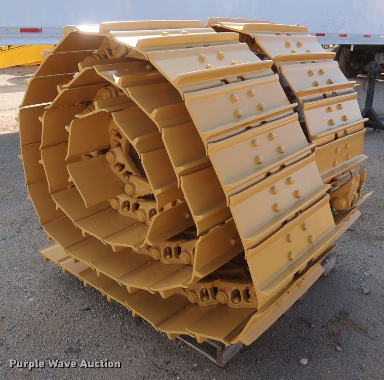 image for item HJ9440 Caterpillar D6T dozer tracks