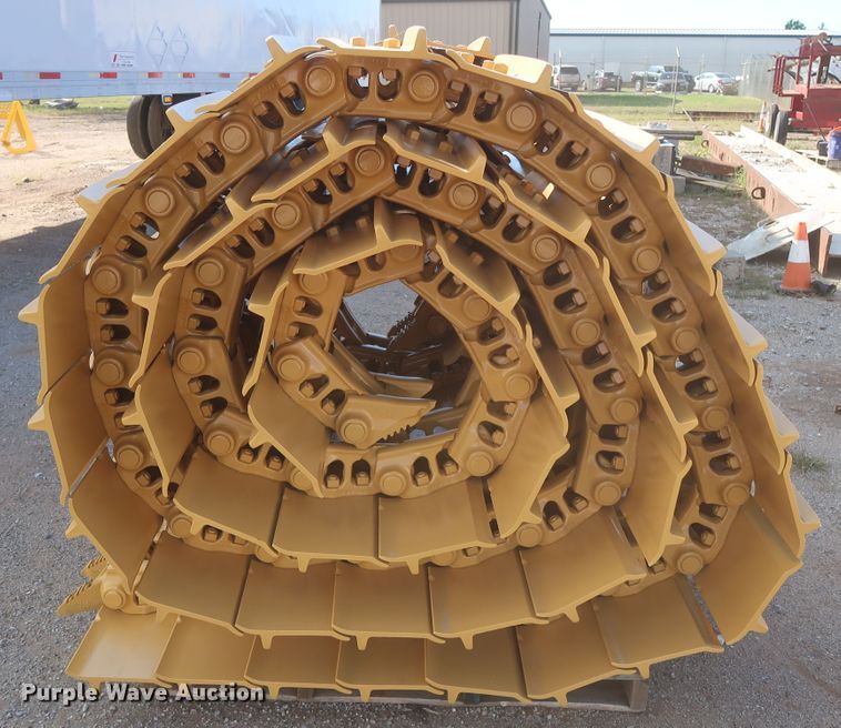 image for item HJ9440 Caterpillar D6T dozer tracks