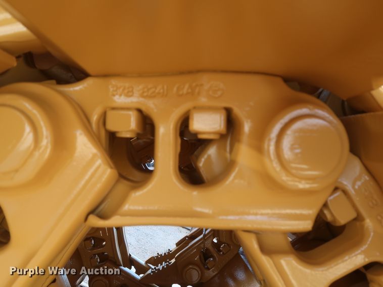 image for item HJ9440 Caterpillar D6T dozer tracks