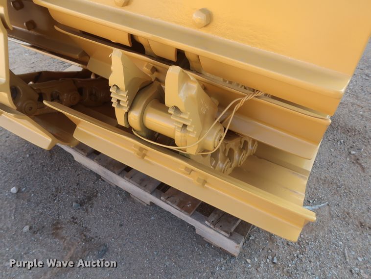 image for item HJ9440 Caterpillar D6T dozer tracks