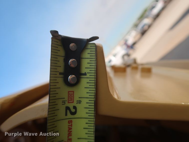 image for item HJ9440 Caterpillar D6T dozer tracks