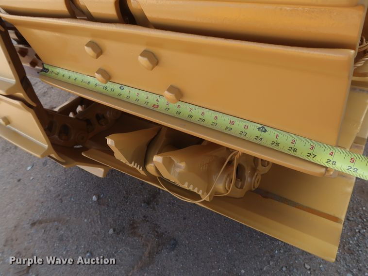 image for item HJ9440 Caterpillar D6T dozer tracks