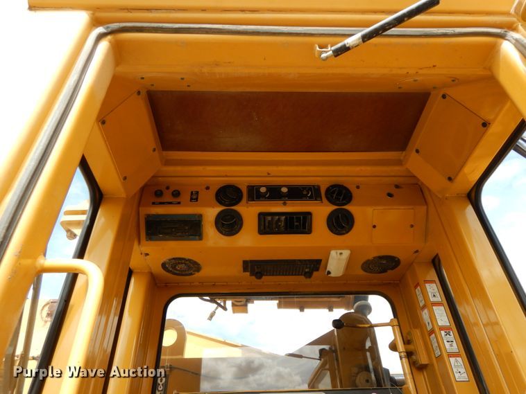 image for item HJ9722 1998 Vermeer T755 Commander  trencher