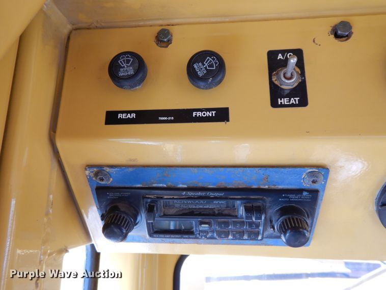 image for item HJ9722 1998 Vermeer T755 Commander  trencher