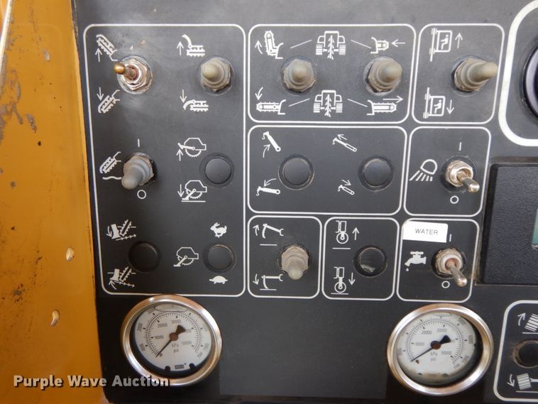 image for item HJ9722 1998 Vermeer T755 Commander  trencher