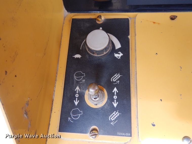 image for item HJ9722 1998 Vermeer T755 Commander  trencher