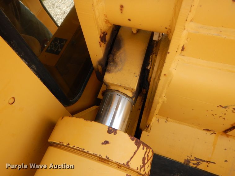 image for item HJ9722 1998 Vermeer T755 Commander  trencher