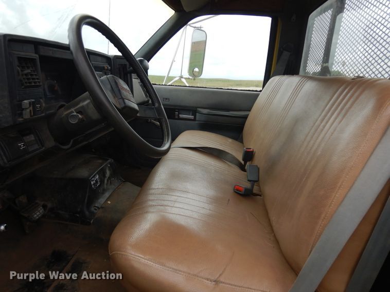 image for item HN9280 1992 GMC TopKick C5500  flatbed truck