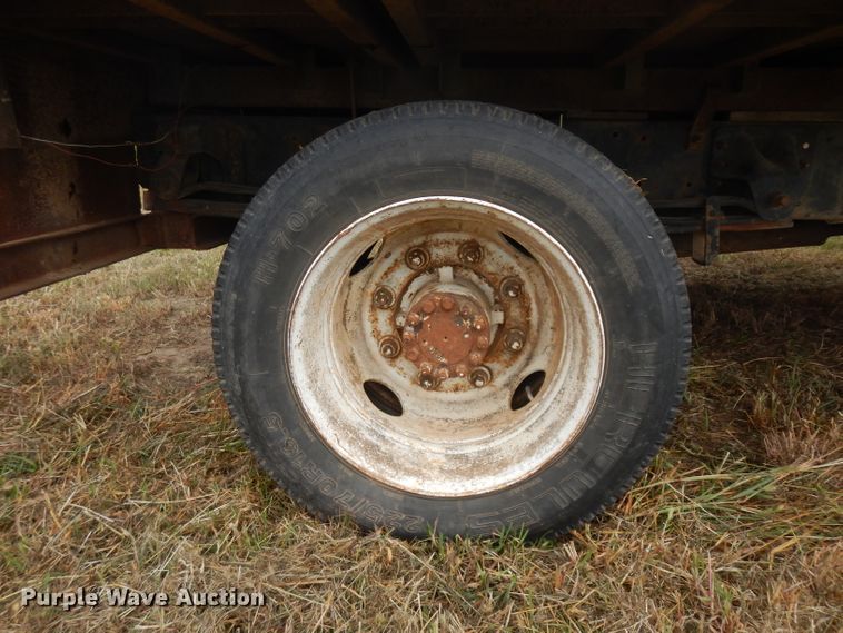 image for item HN9280 1992 GMC TopKick C5500  flatbed truck