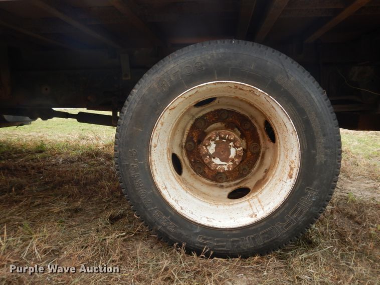 image for item HN9280 1992 GMC TopKick C5500  flatbed truck