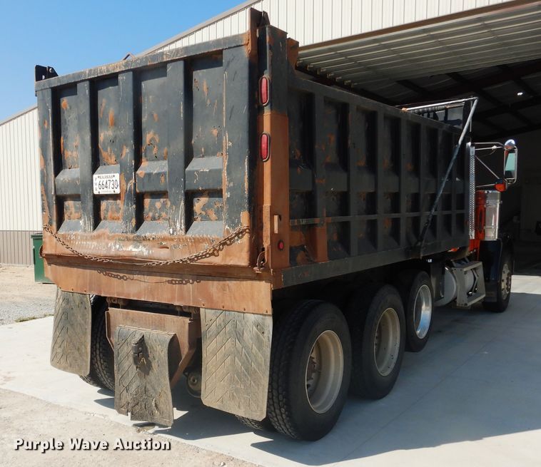 image for item HO9173 1997 Freightliner FLD  dump truck