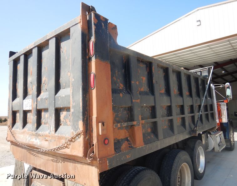 image for item HO9173 1997 Freightliner FLD  dump truck