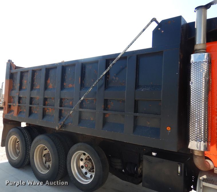 image for item HO9173 1997 Freightliner FLD  dump truck