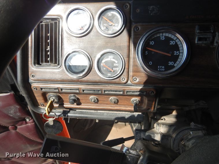 image for item HO9173 1997 Freightliner FLD  dump truck