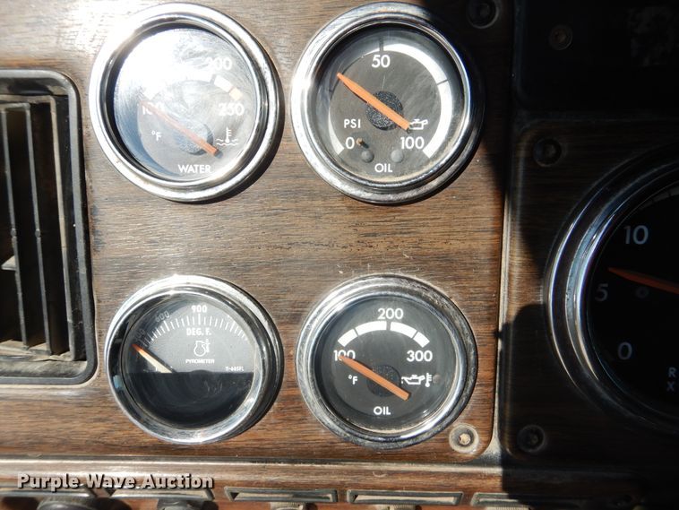 image for item HO9173 1997 Freightliner FLD  dump truck