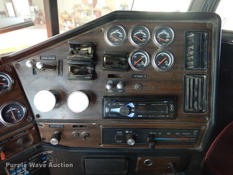 image for item HO9173 1997 Freightliner FLD  dump truck