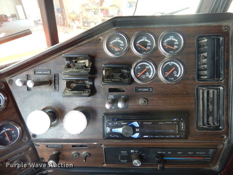 image for item HO9173 1997 Freightliner FLD  dump truck