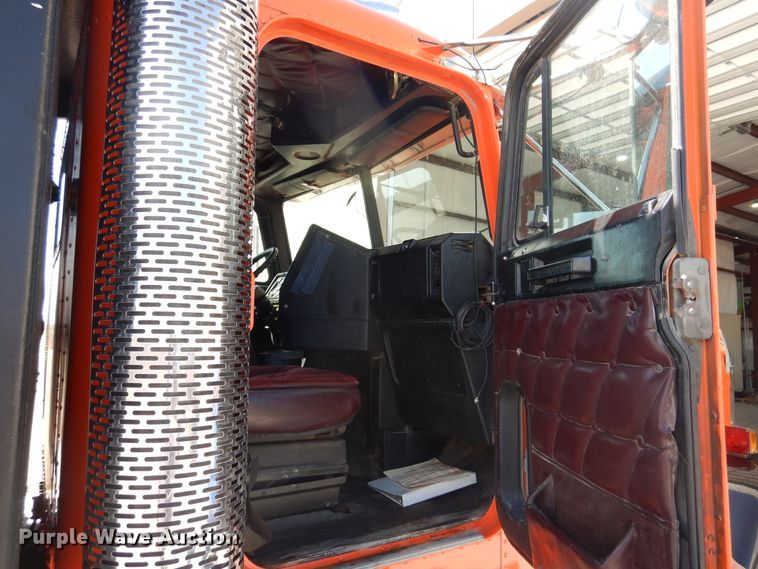 image for item HO9173 1997 Freightliner FLD  dump truck
