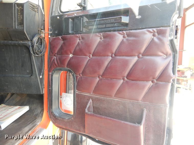 image for item HO9173 1997 Freightliner FLD  dump truck