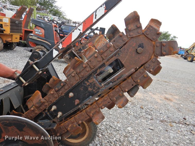 image for item HO9920 2008 Ditch Witch R150  trencher
