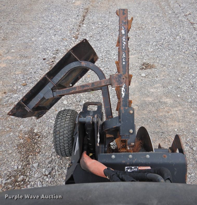 image for item HO9920 2008 Ditch Witch R150  trencher