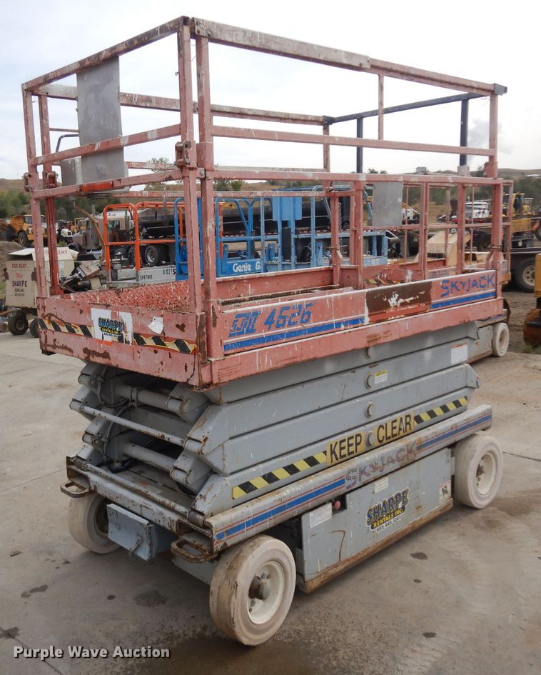 image for item HV9799 1999 Skyjack 4626  scissor lift