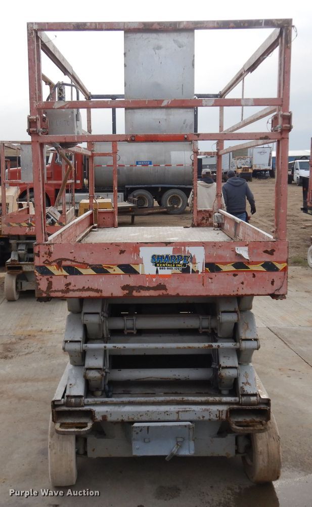 image for item HV9799 1999 Skyjack 4626  scissor lift
