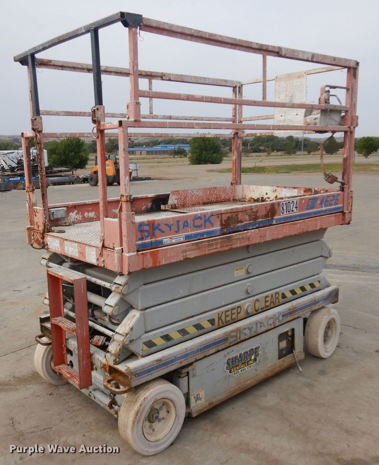 image for item HV9799 1999 Skyjack 4626  scissor lift