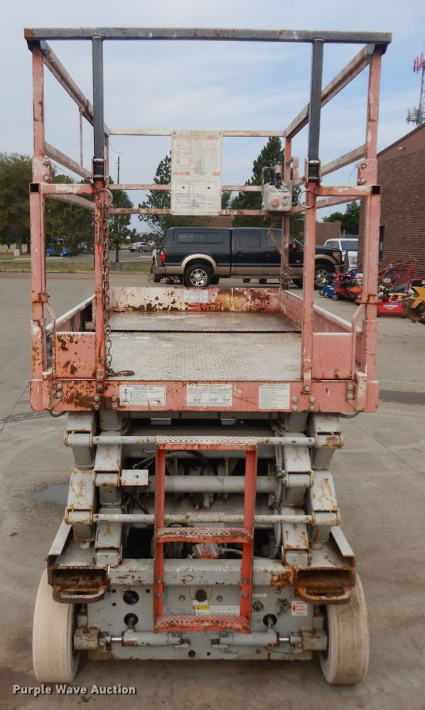 image for item HV9799 1999 Skyjack 4626  scissor lift