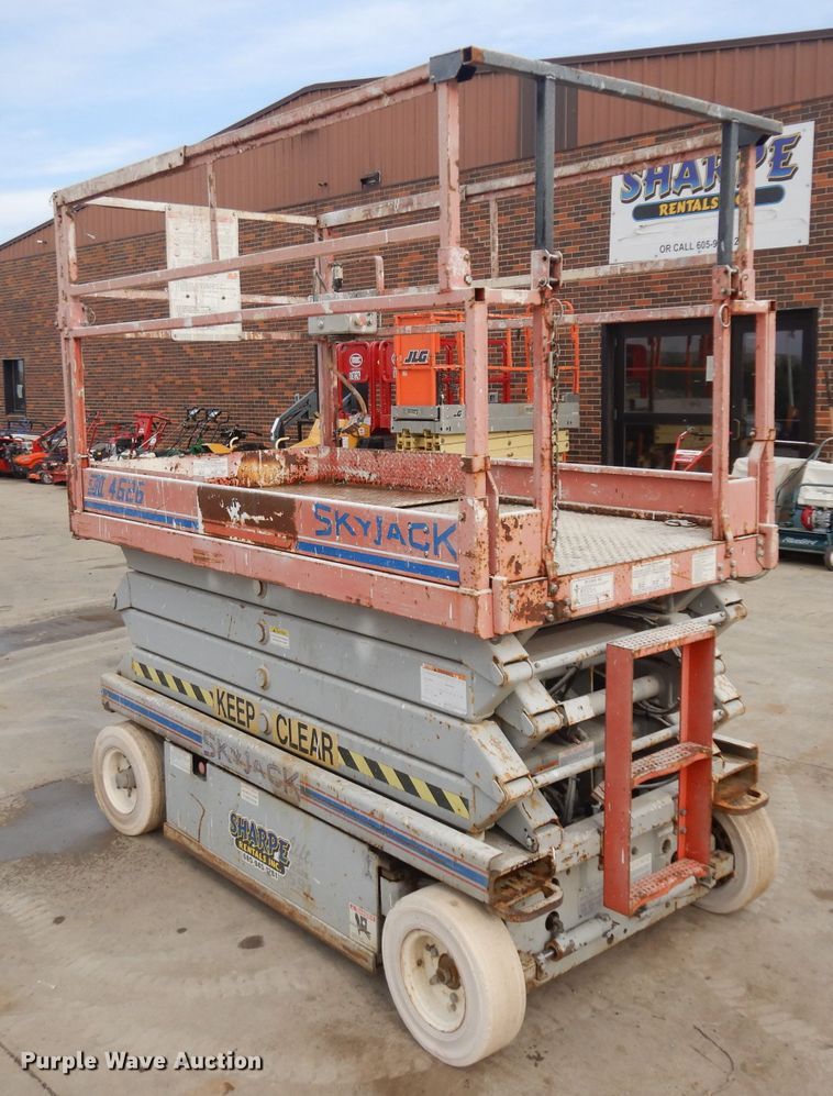 image for item HV9799 1999 Skyjack 4626  scissor lift