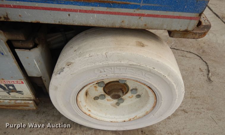 image for item HV9799 1999 Skyjack 4626  scissor lift