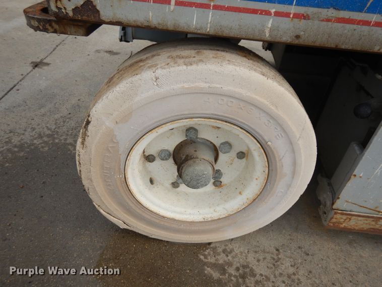 image for item HV9799 1999 Skyjack 4626  scissor lift