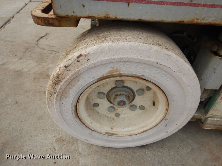 image for item HV9799 1999 Skyjack 4626  scissor lift