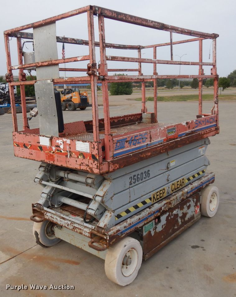 image for item HV9800 2000 Skyjack 4626  scissor lift