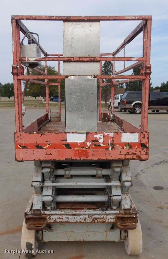 image for item HV9800 2000 Skyjack 4626  scissor lift