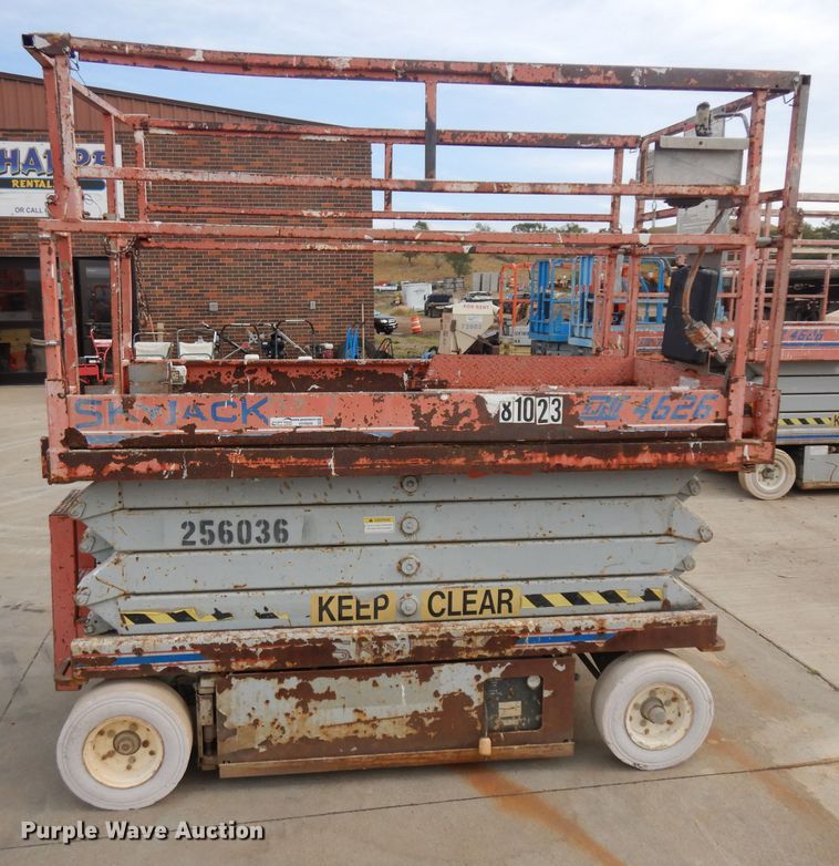 image for item HV9800 2000 Skyjack 4626  scissor lift